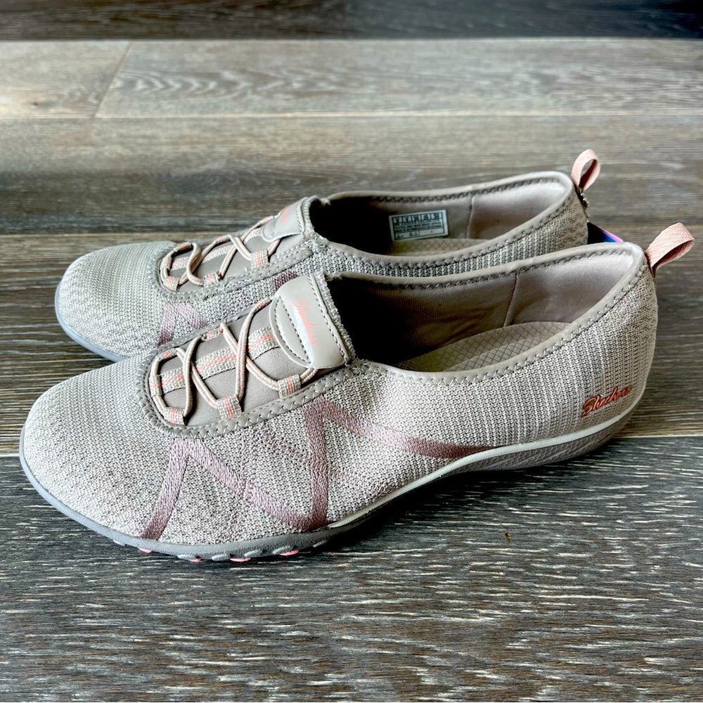 *SOLD* SKECHERS NWT Women’s Air-Cooled Memory Foam Slip-On Sneakers. Size US 9